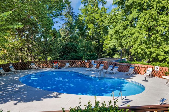 694 Timber Ln, Nashville, TN 37215