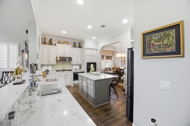 2727 N Cotswold Manor Drive, Houston, TX 77339