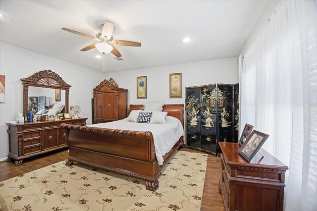 2727 N Cotswold Manor Drive, Houston, TX 77339