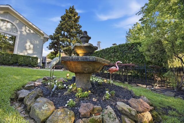 2727 N Cotswold Manor Drive, Houston, TX 77339