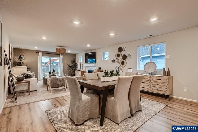 1058 Clemson St, Woodburn, OR 97071