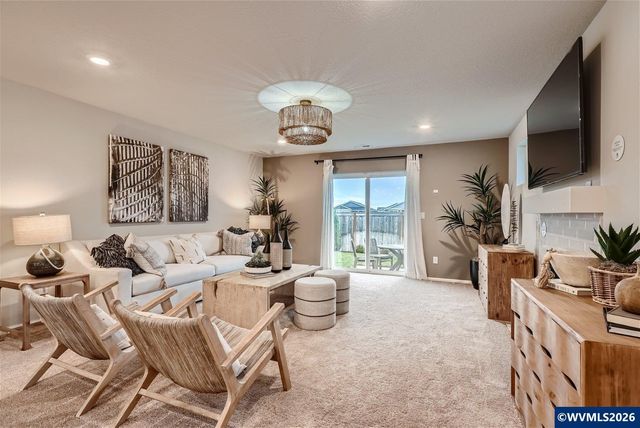 1058 Clemson St, Woodburn, OR 97071