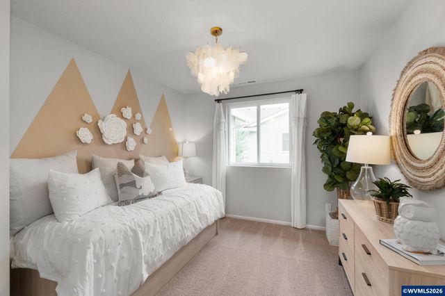 1058 Clemson St, Woodburn, OR 97071