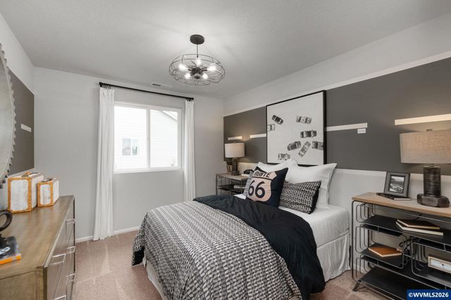 1058 Clemson St, Woodburn, OR 97071