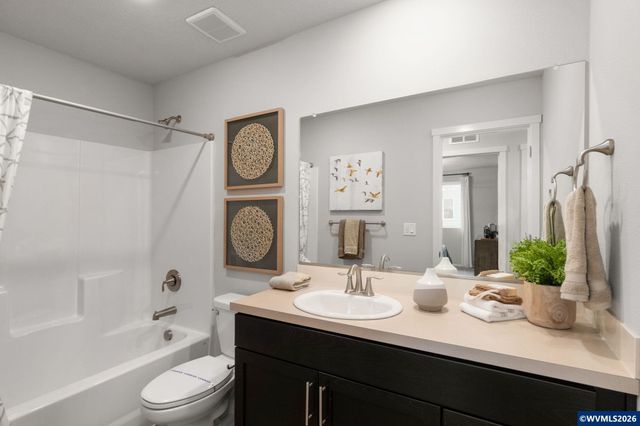 1058 Clemson St, Woodburn, OR 97071