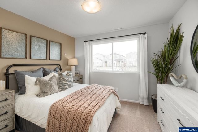 1058 Clemson St, Woodburn, OR 97071