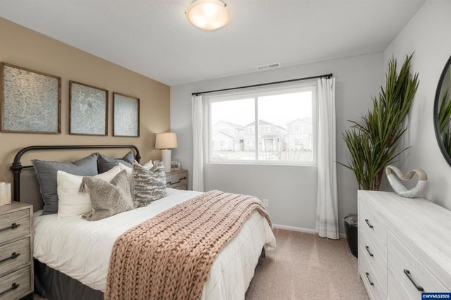 1058 Clemson St, Woodburn, OR 97071