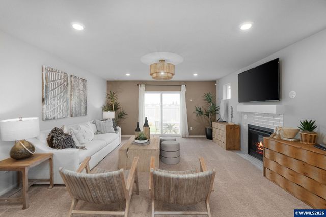 1058 Clemson St, Woodburn, OR 97071