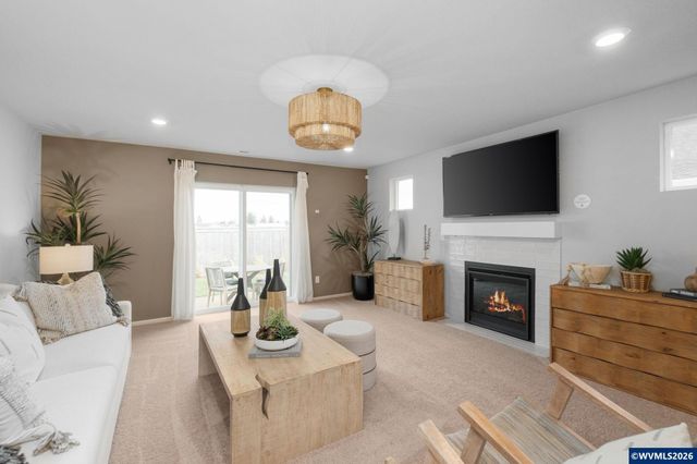 1058 Clemson St, Woodburn, OR 97071