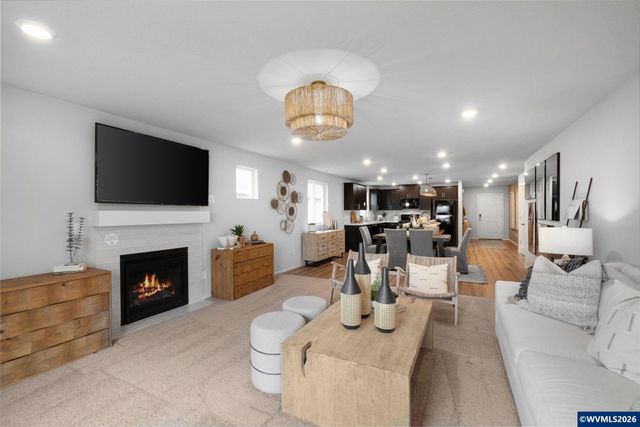 1058 Clemson St, Woodburn, OR 97071