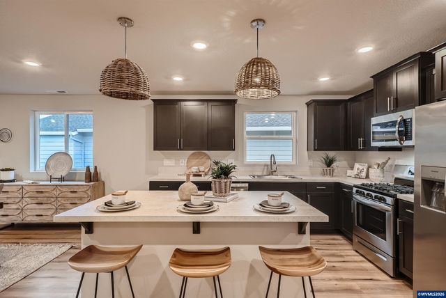 1058 Clemson St, Woodburn, OR 97071