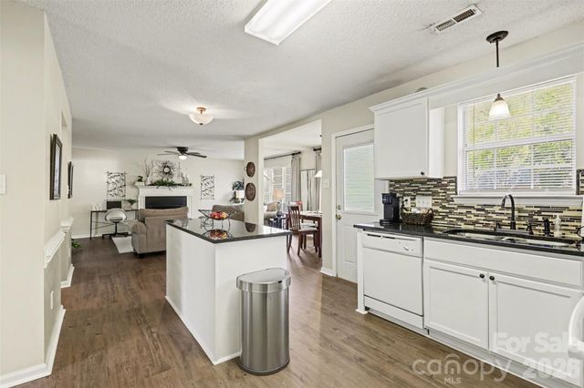 12511 Panthersville Drive, Charlotte, NC 28269