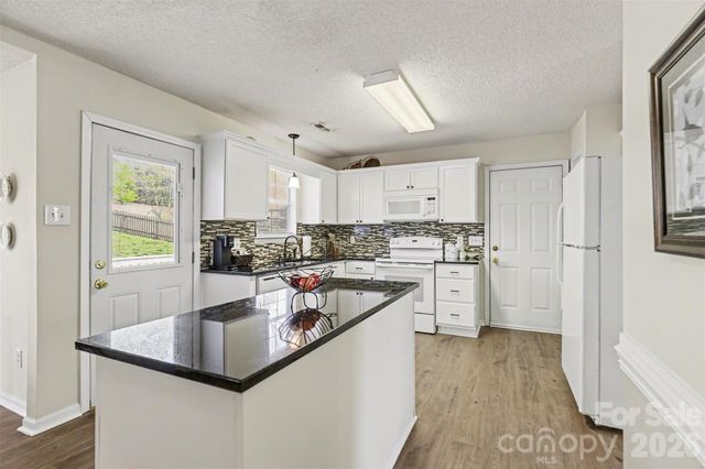 12511 Panthersville Drive, Charlotte, NC 28269