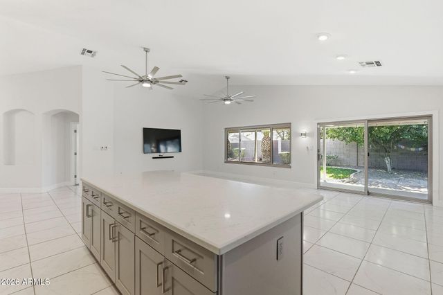 8817 W SALTER Drive, Peoria, AZ 85382