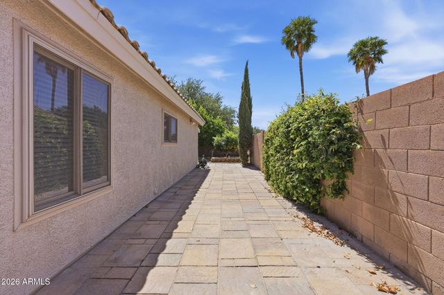 8817 W SALTER Drive, Peoria, AZ 85382