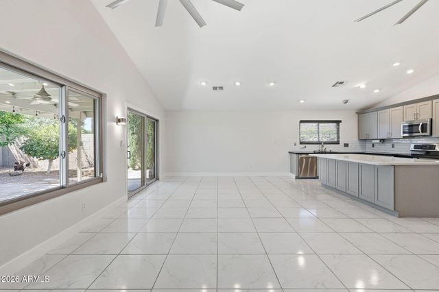 8817 W SALTER Drive, Peoria, AZ 85382