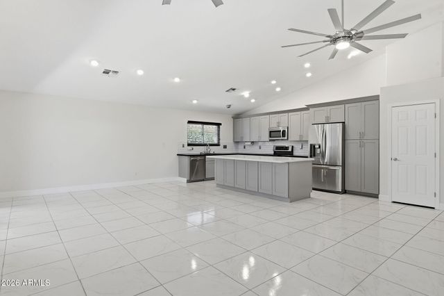 8817 W SALTER Drive, Peoria, AZ 85382