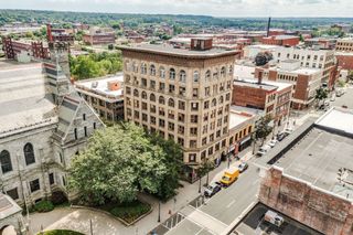 276 High St, Holyoke, MA 01040