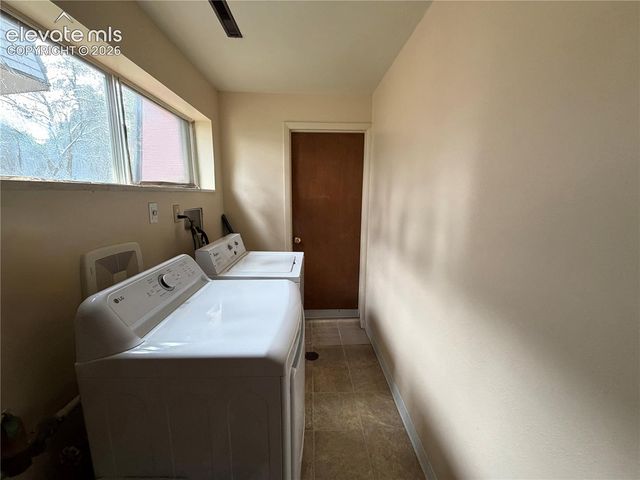 2959 Mesa Road C, Colorado Springs, CO 80904