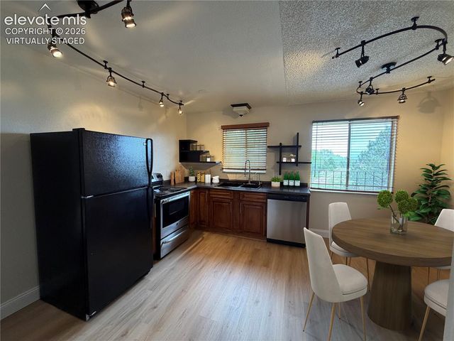 2959 Mesa Road C, Colorado Springs, CO 80904