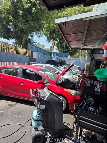 1820 W Adams Boulevard, Los Angeles, CA 90018