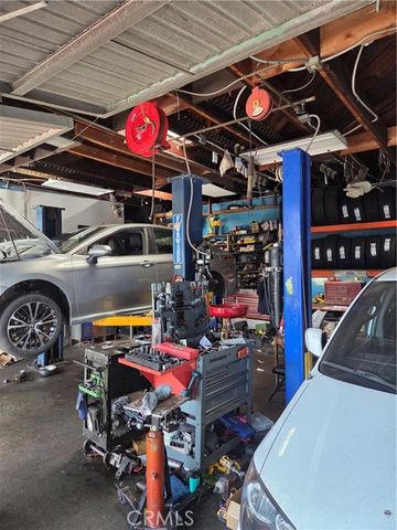 1820 W Adams Boulevard, Los Angeles, CA 90018