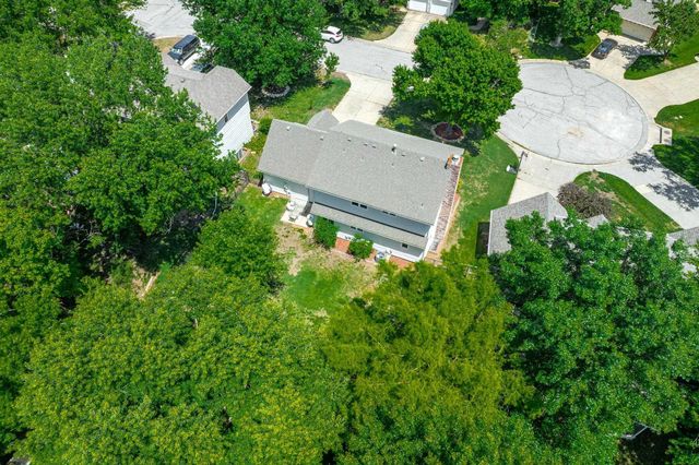 2335 N Stoneybrook Ct, Wichita, KS 67226