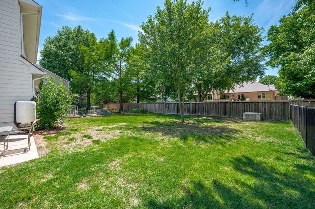 2335 N Stoneybrook Ct, Wichita, KS 67226