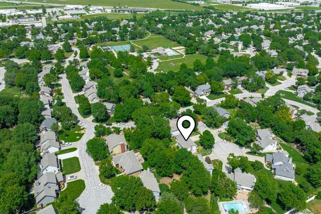 2335 N Stoneybrook Ct, Wichita, KS 67226