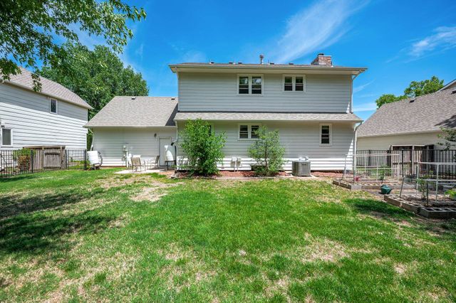 2335 N Stoneybrook Ct, Wichita, KS 67226