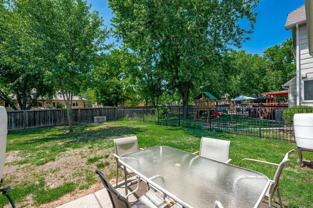 2335 N Stoneybrook Ct, Wichita, KS 67226