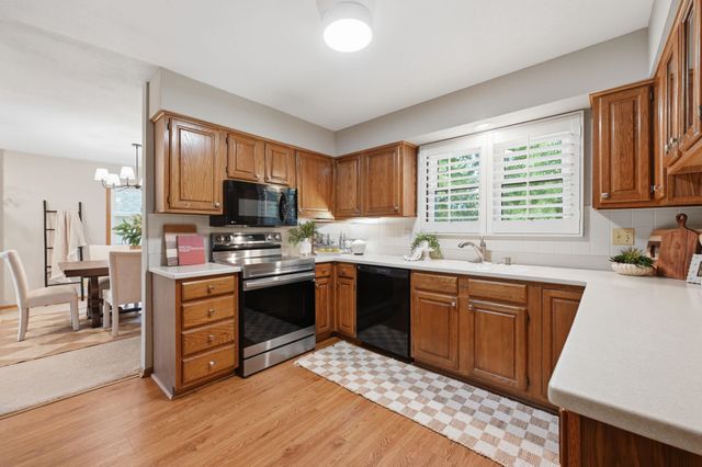 2335 N Stoneybrook Ct, Wichita, KS 67226