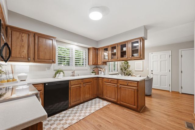 2335 N Stoneybrook Ct, Wichita, KS 67226