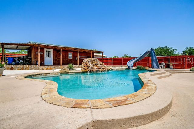 6212 Farm to Market 933, Blum, TX 76627