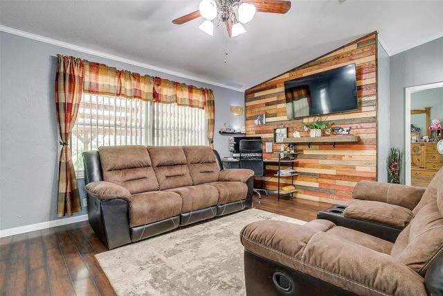 6212 Farm to Market 933, Blum, TX 76627