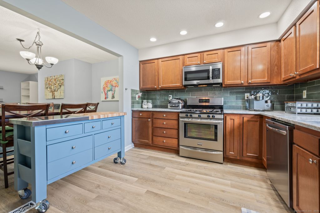 140 Thompson Street 13C, East Haven, CT 06513