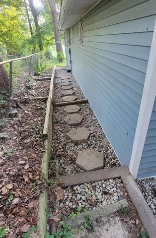 8779 N Briarwood Lake West Court, Monrovia, IN 46157