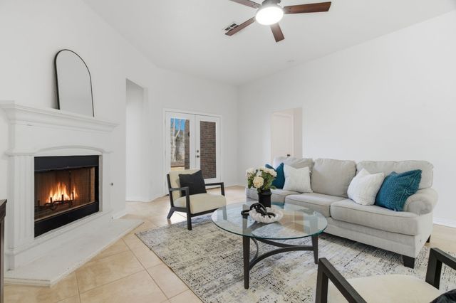 813 Chase Circle, Hurst, TX 76053