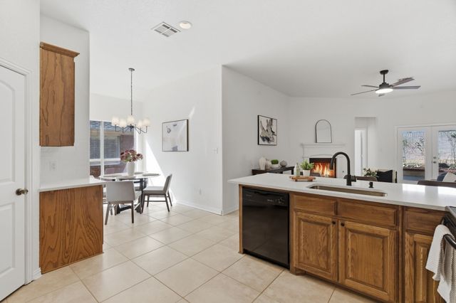 813 Chase Circle, Hurst, TX 76053