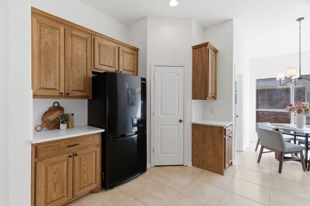 813 Chase Circle, Hurst, TX 76053