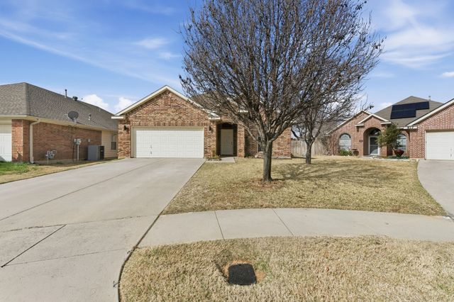 813 Chase Circle, Hurst, TX 76053