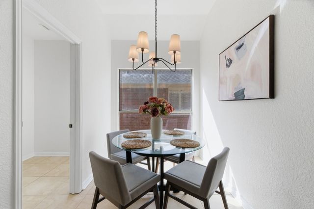 813 Chase Circle, Hurst, TX 76053