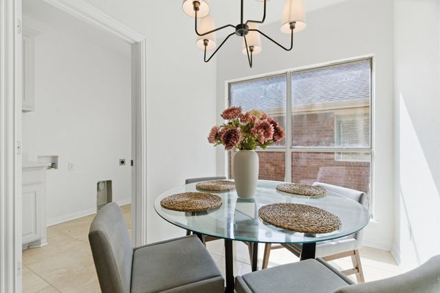 813 Chase Circle, Hurst, TX 76053