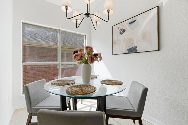 813 Chase Circle, Hurst, TX 76053