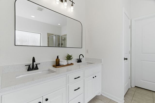 813 Chase Circle, Hurst, TX 76053