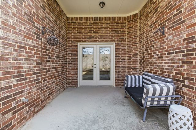 813 Chase Circle, Hurst, TX 76053