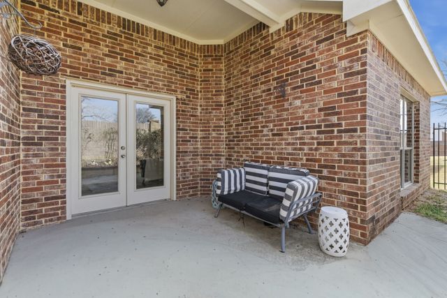 813 Chase Circle, Hurst, TX 76053