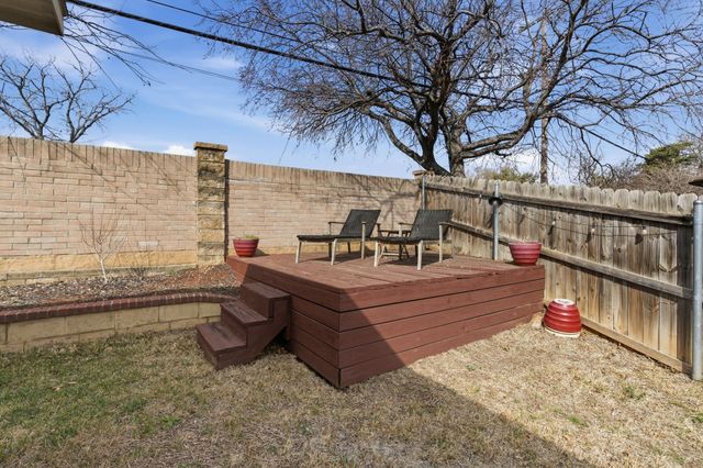 813 Chase Circle, Hurst, TX 76053