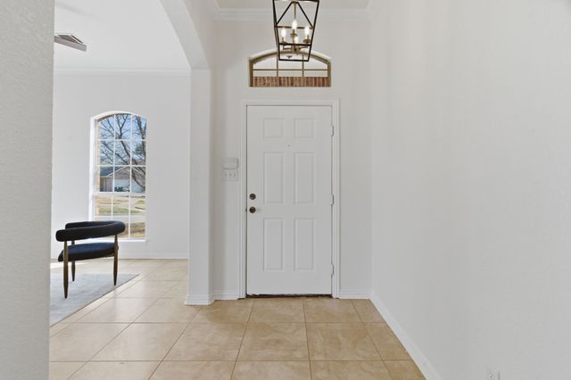 813 Chase Circle, Hurst, TX 76053