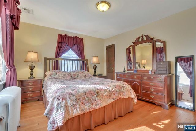 10 Lynn Court, Rutherford, NJ 07070